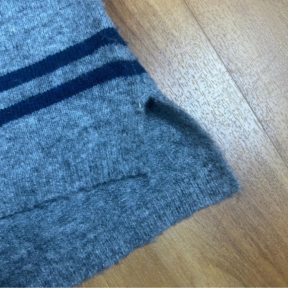 Sisters Women’s Gray Blue Striped Sweater Size M/L Long Sleeve Pullover” - Picture 5 of 8